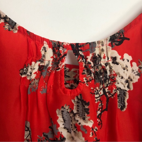 Stunning flowy camisole 🌿🌹 - Picture 3 of 8